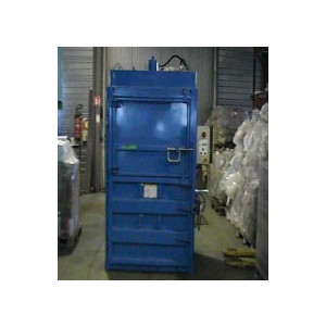 Presse à balles hydraulique 250 bars - Pression compactage : 60 tonnes, puissance moteur 7,5 kW