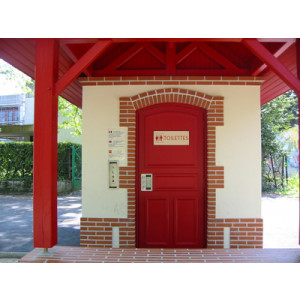 Toilettes intérieur simple en carrelage - Modèles Intérieurs PMR R200