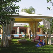 Gazebo de jardin et terrasse 