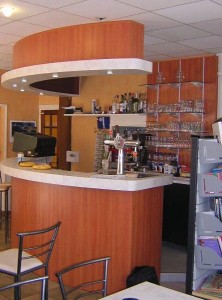 Aménagement en bois pour bar - Devis sur Techni-Contact.com - 2