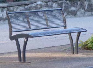 Banc public en tubes ovales