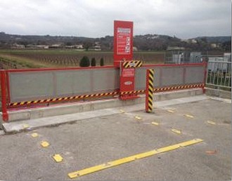 Barrière sécurité quais camion benne