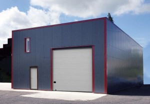 Bâtiment industriel avec acrotère et portes - 12,6x24x6,35m - 300m² - Devis sur Techni-Contact.com - 1