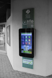 Borne interactive semi-outdoor - Devis sur Techni-Contact.com - 2