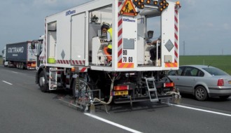 Camion applicateur marquage routier - Devis sur Techni-Contact.com - 1