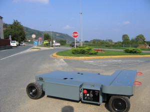 Chariot de manutention radiocommandé d'une portée de 5000 kg