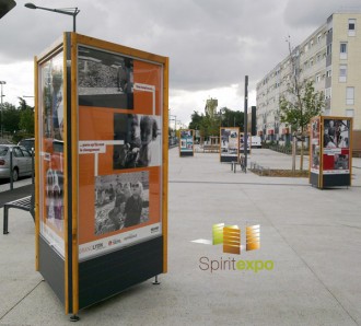 Colonne d'affichage et d'exposition sur pieds 3 faces - Devis sur Techni-Contact.com - 1