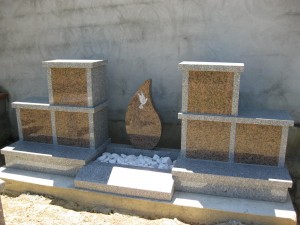 Columbarium en forme d'arche avec jardin du souvenir - Devis sur Techni-Contact.com - 2