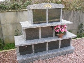 Columbarium en pyramide - Devis sur Techni-Contact.com - 2