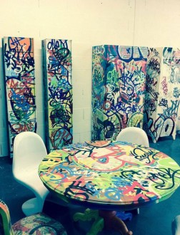 Graffiti sur table - Devis sur Techni-Contact.com - 1