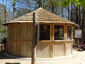 Kiosque bar en eucalyptus TIKI HUT - Devis sur Techni-Contact.com - 2