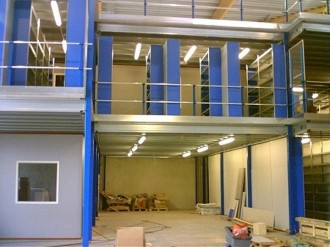 Mezzanine avec plateforme industrielle