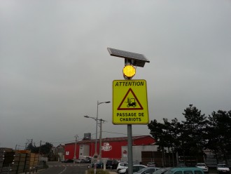 Panneau flash à Led de signalisation routière 24/24 - Devis sur Techni-Contact.com - 2