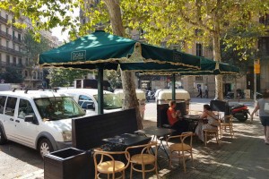 Parasol professionnel de plage résistant au vent