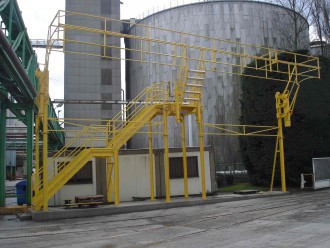 Passerelle abattante d'accès aux dômes citernes avec îlot d'accès - Devis sur Techni-Contact.com - 1