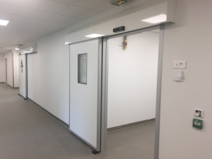 Porte étanche coulissante pour salle blanche et laboratoire