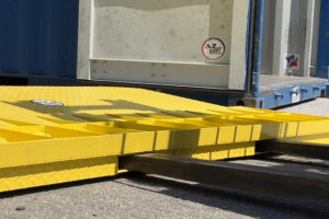 Rampe mobile pour container, capacité 6500 kg - Devis sur Techni-Contact.com - 2