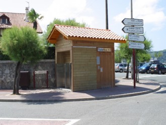 Toilette public avec 3 urinoirs - Devis sur Techni-Contact.com - 1