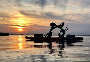 Vélo nautique sur planche de paddle gonflable avec porte-canne à pêche - Devis sur Techni-Contact.com - 3