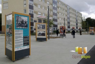 Vitrines affichage sur pieds autoportants